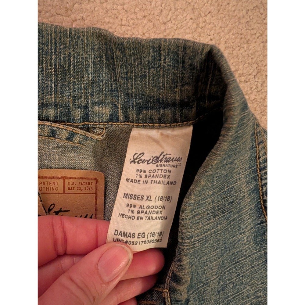 Vintage Levi Strauss Women's Denim Trucker Jacket Medium Wash Blue- L - Picture 4 of 6